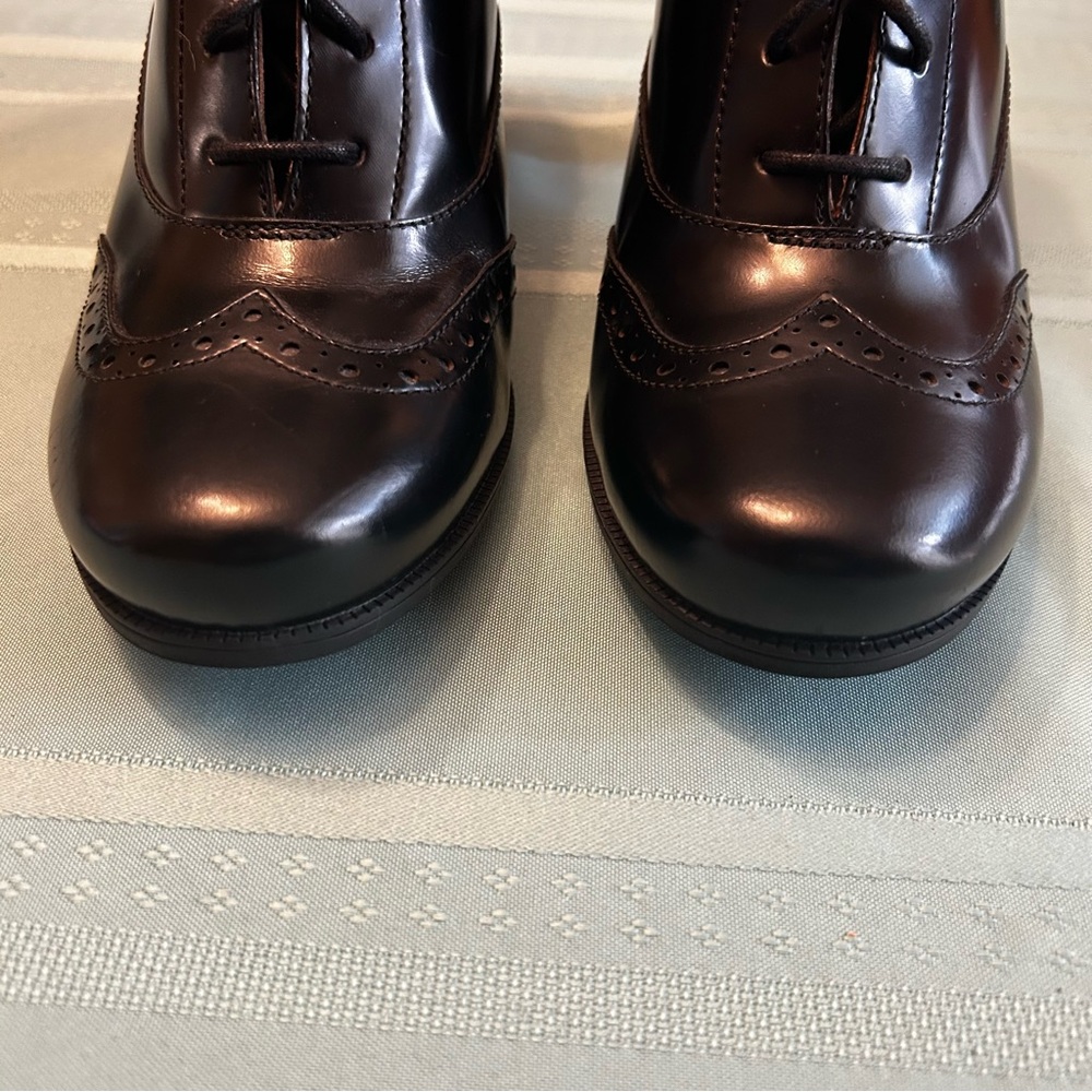 Clark’s EUC Women’s Size 9.5 Patent Leather Hamble Oak Derby Brogue Heeled Boots - Picture 2 of 9
